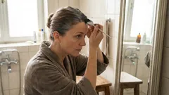 Salaisuus kestävään väriin harmaissa hiuksissa: 5 virhettä, jotka pilaavat lopputuloksen