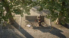 Miksi yksinolo on toisinaan hyödyllisempää kuin seurassa oleminen, ja miten 20 minuuttia hiljaisuutta päivässä muuttaa aivoja ja elämää